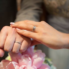 【ケイウノ ブライダル(K.UNO BRIDAL)の口コミ】 オーダーメイドも大変興味がありましたが、
繊細なデザインに惹かれました…