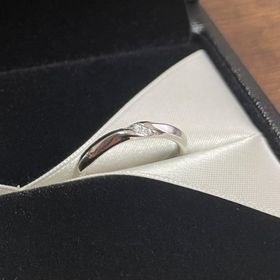 【エクセルコダイヤモンド(EXELCO DIAMOND)の口コミ】 最初に私に持ってきていただいたのがこのリングで一目惚れでした。V字やウ…