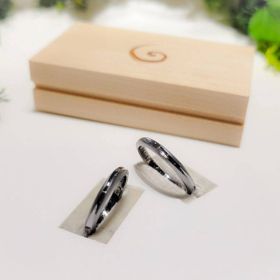 【SORA(ソラ)の口コミ】 キラキラしたアクセサリーが苦手で、黒っぽいリングにしたいと思い探して…