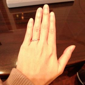 【ケイウノ ブライダル(K.UNO BRIDAL)の口コミ】 なめらかなウェーブとふっくらとしたデザイン、プラチナとピンクゴールド…