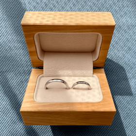 【uchimari(ウチマリ)の口コミ】 ・手書きの刻印が入れられるところ
・色や素材、形、太さなど様々ある中か…