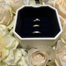 【4℃ BRIDAL(ヨンドシーブライダル)の口コミ】 まずは婚約指輪の色味が合う指輪を店員さんに提示して頂きました！そこか…