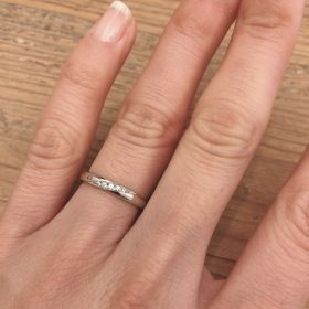 【ケイウノ ブライダル(K.UNO BRIDAL)の口コミ】 初めはシンプルな指輪を考えていたのですが、パンフレットや実際のサンプ…