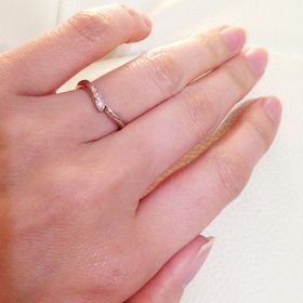 【俄(にわか)の口コミ】 毎日つけるものなのでシンプルなものを探していましたが、婚約指輪は買わ…