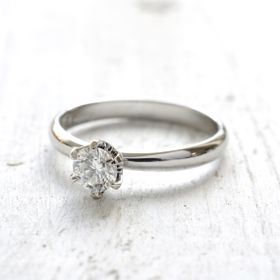 【湘南彫金工房 andfuseの口コミ】 彼女が細めの指なので、あまりゴテゴテしたものは似合わないと思い、最も…