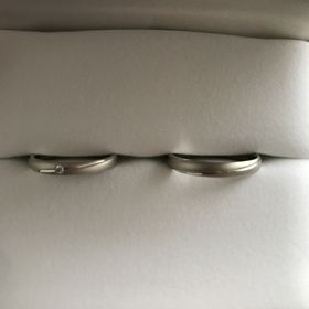 【PILOT BRIDAL(パイロットブライダル)の口コミ】 デザインにマット感があり、ダイヤモンドが埋め込まれている為。年齢を重…