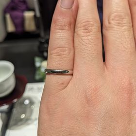 【銀座ダイヤモンドシライシの口コミ】 結婚指輪で常につけるものなので、シンプルなものが良かったというのと、…
