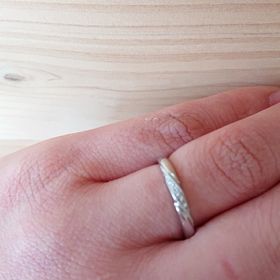 【エクセルコダイヤモンド(EXELCO DIAMOND)の口コミ】 沢山試着しましたが、上品さと長く飽きずにつけられそうだと感じたデザイ…