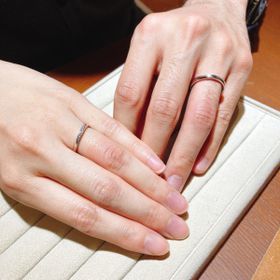 【TRECENTI(トレセンテ)の口コミ】 指輪の内側に丸みがあり、つけ心地が良いです。手を握ったりしても、気に…
