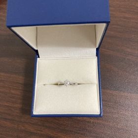 【GALA JEWELRY(ガラジュエリー)の口コミ】 彼女が好みのシンプルでスタイリッシュなタイプの指輪があったこと、アメ…