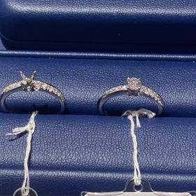 【銀座ダイヤモンドシライシの口コミ】 あまり他人と被らないデザインだけど、日常でつけることが出来る派手すぎ…