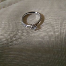 【宝寿堂(ほうじゅどう)の口コミ】 友人の紹介で店舗を訪ねました。最初はサンプルを見るだけのつもりでした…