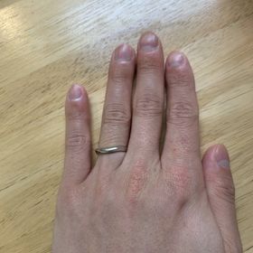 【ラザール ダイヤモンド(LAZARE DIAMOND)の口コミ】 指輪のデザインは、真っ直ぐな指輪よりもある程度曲線のある指輪を探して…
