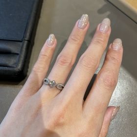 【ブシュロン(BOUCHERON)の口コミ】 婚約指輪らしくない、個性的なデザインに惹かれました。
元々the婚約指輪…