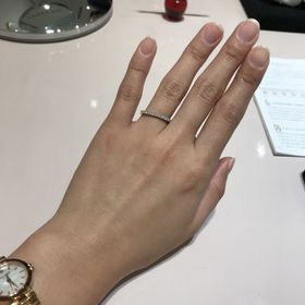 【TRECENTI(トレセンテ)の口コミ】 ハーフエタニティの指輪を探していたのですが、こちらの指輪は装着しやす…