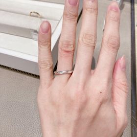 【ブシュロン(BOUCHERON)の口コミ】 ダイヤなしでもキラキラ輝くデザインが最高にかっこよいです。女性向けに…