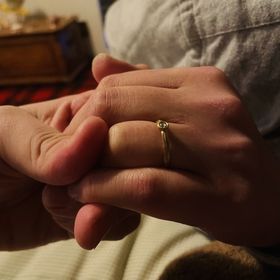 【mina.jewelry(ミナジュエリー)の口コミ】 とてもシンプルなデザインで、普遍的な雰囲気が感じられたことが購入の決…