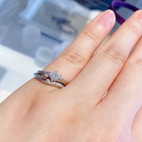 【ジュエリークラフトYAMAJIの口コミ】 動きのあるデザインが好みでウェーブがかったものを選びました。指が細く…