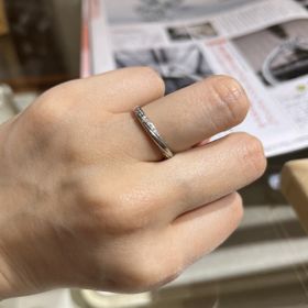 【TRECENTI(トレセンテ)の口コミ】 ストレートのデザインですが、ひねりっぽいデザイン且つダイヤが入ってお…