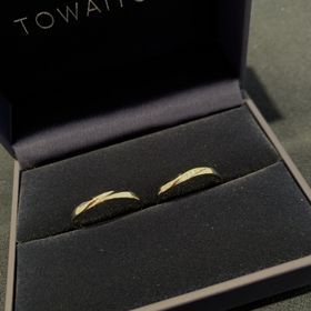 【TOWAIYOU(トワイユ)の口コミ】 資料請求した指輪がたくさんあって悩んだのですが、決め手はデザインの価…