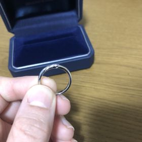 【銀座ダイヤモンドシライシの口コミ】 シンプルかつ少しウェーブがあるのに惹かれました。
ホームページで見て1…