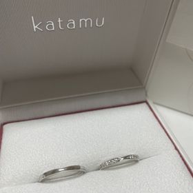 【Katamu(カタム)の口コミ】 指輪の決め手の1番は、やっぱりデザインです。ペアだと見てわかるもので、…