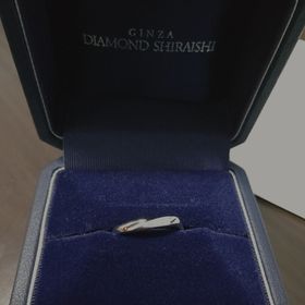 【銀座ダイヤモンドシライシの口コミ】 ギリシャのエーゲ海のきらめく波をイメージしたデザインとの事で、とても…