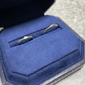 【ROYAL ASSCHER(ロイヤル・アッシャー)の口コミ】 婚約指輪がロイヤル・アッシャーだったので、結婚指輪も同じくロイヤル・…