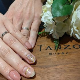 【TANZO.(鍛造指輪)の口コミ】 【デザイン】
自分で好きなデザインを考えられるので、世界に1つだけの結…