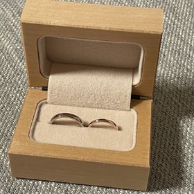 【uchimari(ウチマリ)の口コミ】 色は6色？くらいの中から選べます。
自分達の手の色に一番馴染むカラーを…