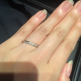 【エクセルコダイヤモンド(EXELCO DIAMOND)の口コミ】 デザインと付け心地できめました＊
メレダイヤモンドが付いているものがよ…