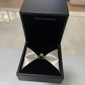 【エクセルコダイヤモンド(EXELCO DIAMOND)の口コミ】 派手すぎない、でも華やかなデザインです。デートやお出かけの時でも結婚…