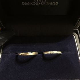 【銀座ダイヤモンドシライシの口コミ】 ストレートのハーフエタニティリングを探していました。ダイヤの輝きや指…