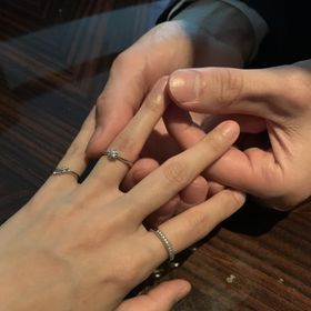 【ラザール ダイヤモンド(LAZARE DIAMOND)の口コミ】 デザインと質と価格を2人で納得するものを選びました。
店員さんの対応も…