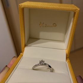 【ケイウノ ブライダル(K.UNO BRIDAL)の口コミ】 自分たちの希望のダイヤモンドの数や、イニシャルを台座に入れたりできた…