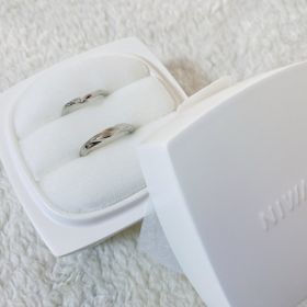 【俄(にわか)の口コミ】 婚約指輪がなかったので、結婚指輪にダイヤが入っているものを希望してい…