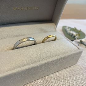 【mina.jewelry(ミナジュエリー)の口コミ】 ふと見かけたinstagramの投稿がきっかけで一目惚れしました。指輪のデザイ…