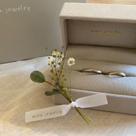 【mina.jewelry(ミナジュエリー)の口コミ】 ホームページで見たデザインのイメージがピッタリだったのでこちらに決め…