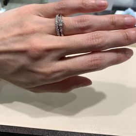 【CHARMY(チャーミー)の口コミ】 CHARMYの指輪を初めて嵌めてみて感じたのは、その付け心地の良さです。
他…