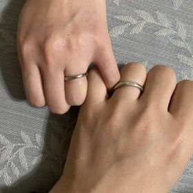 【ケイウノ ブライダル(K.UNO BRIDAL)の口コミ】 木目のデザインが素敵だなと思い、購入を決めました。シェアのデザインも…