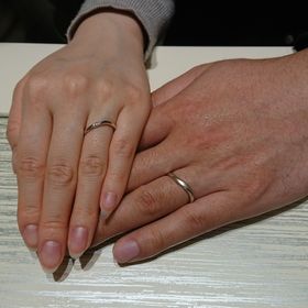 【TRECENTI(トレセンテ)の口コミ】 ウェーブデザインで細身のシルエットが二人とも気に入りました。男性用の…