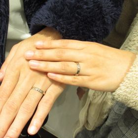 【輪-RIN-の口コミ】 ひねりのあるデザインで探しておりいろいろと悩みましたが、お互いにデザ…