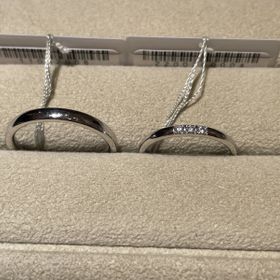 【TRECENTI(トレセンテ)の口コミ】 デザインが気に入った。男性はリングの縁が太く、シンプルなデザインだけ…