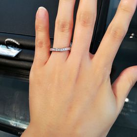 【エクセルコダイヤモンド(EXELCO DIAMOND)の口コミ】 ハーフエタニティのマリッジリングを探していました。
どこのブランドさん…