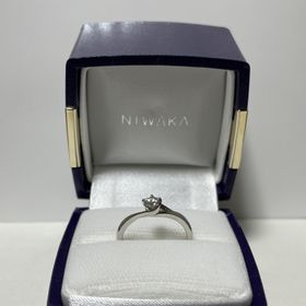 【俄(にわか)の口コミ】 指輪に込められた意味に惹かれてこちらにしました。
横から見た時の凝った…