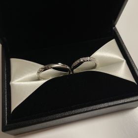 【銀座ダイヤモンドシライシの口コミ】 結婚指輪はシンプルなものをと思っていましたが、一目惚れして決めました…
