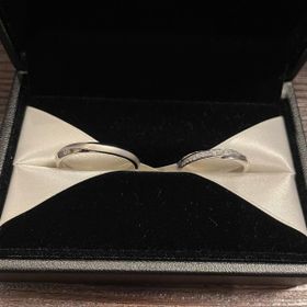 【エクセルコダイヤモンド(EXELCO DIAMOND)の口コミ】 お互いが好きなデザインを選んでも統一感があっていいところ。
一生身につ…