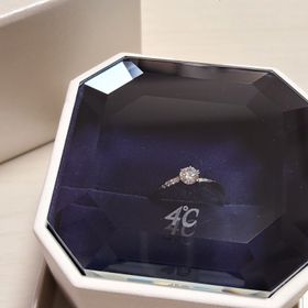 【4℃ BRIDAL(ヨンドシーブライダル)の口コミ】 まず店員さんが信頼できる。
お相手さんはどんな方ですか？と真剣に考えて…