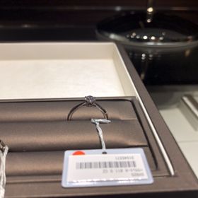 【アイプリモ(I-PRIMO)の口コミ】 爪が高く一つのダイヤの王道でシンプルなデザインが良かったからです。ま…