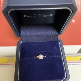 【銀座ダイヤモンドシライシの口コミ】 周りに埋め込まれたダイヤによって実際のカラット数より大きく見えるデザ…